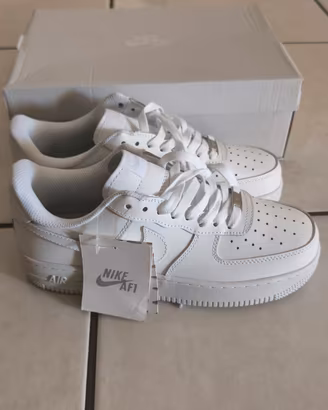 Scarpe Nike Air Force 1 42 uomo nuove bianche