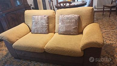 Due divani Poltrone sofà