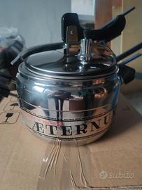 pentola a pressione  nuova