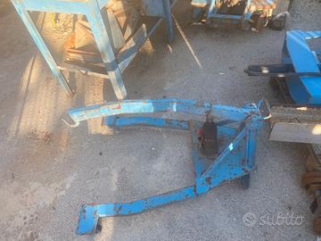 Sollevatore idraulico per cambi e differenziali