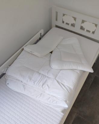 lettino bambino con materasso e piumone