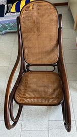 Sedia a dondolo antica Thonet