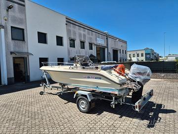 Barca a motore con carrello