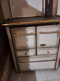 stufa a legno in. cuore di ghisa un ar
