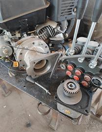 MOTORE A SCOPPIO CON CAMPANA POMPA E DISTRIBUTORE 