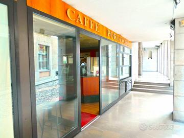 Bar arredato in centro storico