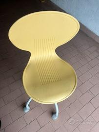 Sedia per bambina/o con rotelle con leva x alzata