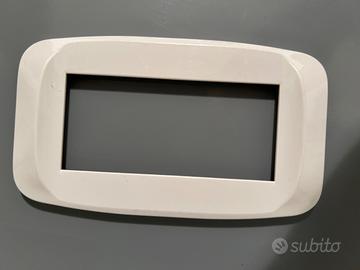 Copripresa marca Ave per interrrutori