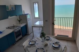 Appartamento a 2 minuti a piedi dal MARE. 6 posti
