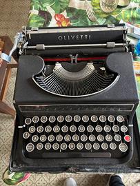 Macchina da scrivere Olivetti da collezione