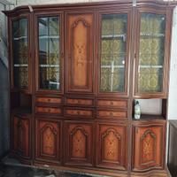 Credenza in stile ben conservata