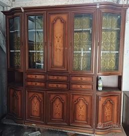 Credenza in stile ben conservata