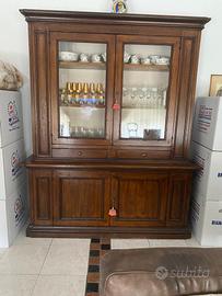 Libreria con vetrina in noce massello classico