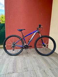 Bicicletta mountain bike