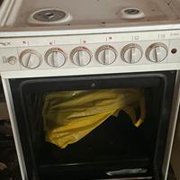 Piano cottura con forno, +3 mobili uno con lavello