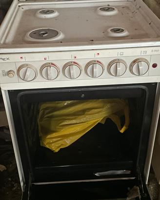 Piano cottura con forno, +3 mobili uno con lavello