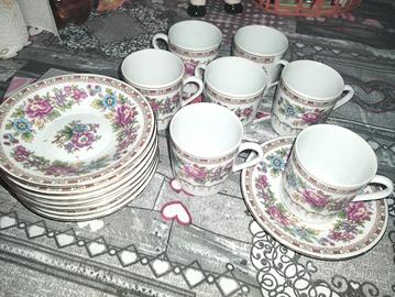 bicchieri e piattini antichi