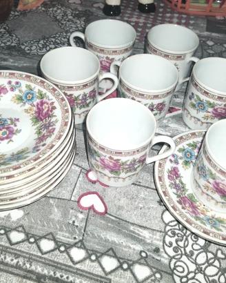 bicchieri e piattini antichi