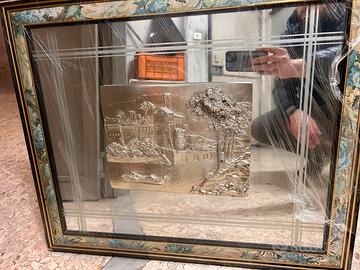 Quadro con bassorilievo in metallo argentato