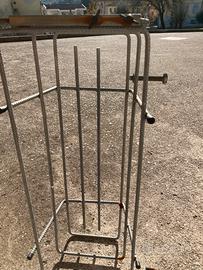 Porta vasi da poggiolo