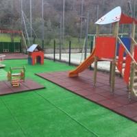 Piastrella anti trauma per parchi giochi