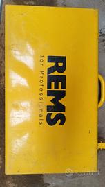 pressatrice assiale a batteria marca Rems 