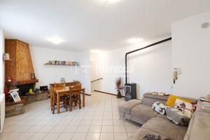 Appartamento a Barzago Via del Poggio 4 locali