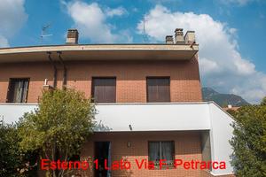 Villetta a schiera di testa con ampio giardino