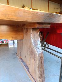 Maestoso Tavolo in Cedro del Libano secolare