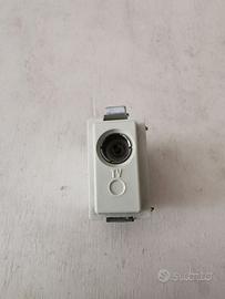 PRESA TV TERMINALE - COMPATIBILE BTICINO MAGIC