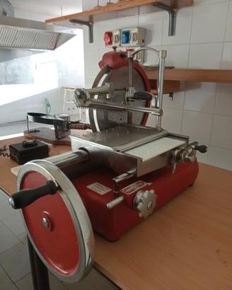 Affettatrice tipo Benker