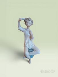 Statuina Lladró in Porcellana - Ragazza su Pouf

