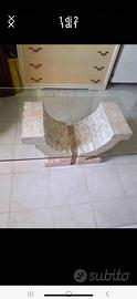 Tavolino di pietra con vetro in cristallo