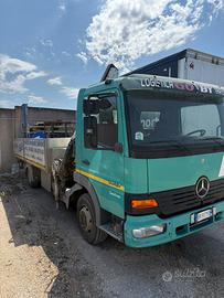 Automezzo gru 10/17 mercedes