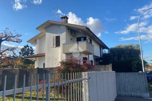 PORZIONE DI BIFAMILIARE A PARABIAGO