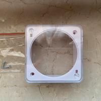 Placche di plastica per circuiti e interruttori