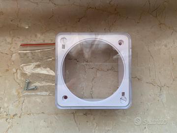 Placche di plastica per circuiti e interruttori