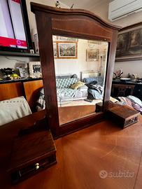 Specchio con cassetti