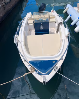 Barca motore e carrello