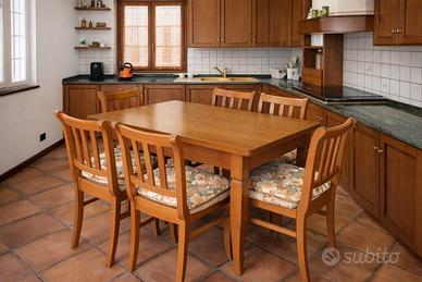TAVOLO ALLUNGABILE IN LEGNO + 6 SEDIE