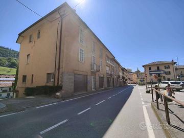 Palazzo / Stabile di 1028 m² con più di 5 locali a