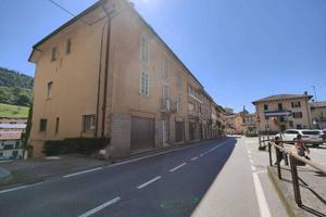 Palazzo / Stabile di 1028 m² con più di 5 locali a