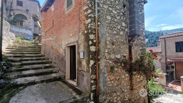 Piglio, piano terra con cantina Discreto stato