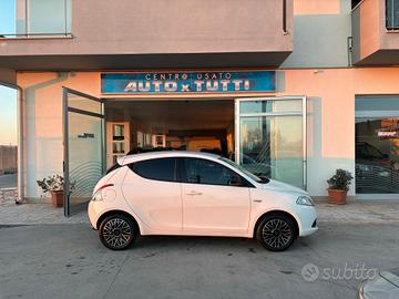 Lancia Ypsilon 1.2 69 CV 5 porte GPL Momodesign