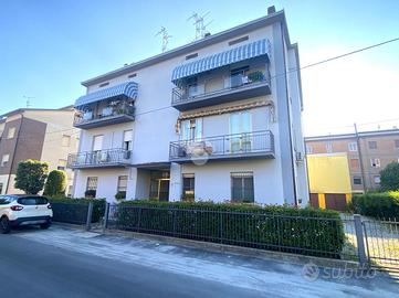 4 LOCALI A MIRANDOLA