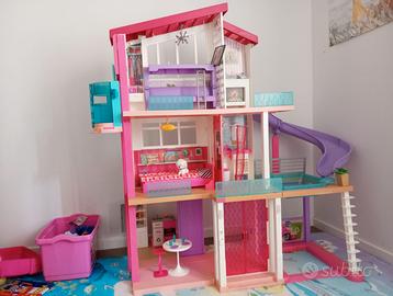 Casa dei sogni di Barbie completa di accessori