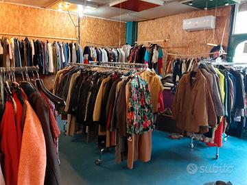 abbigliamento vintage  per cessata attività 