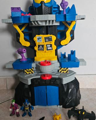 Batcaverna con personaggi e accessori