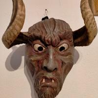 maschere tipiche delle dolomiti in legno  cirmolo