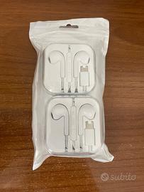 NUOVI:  2 paia auricolari con attacco USB C